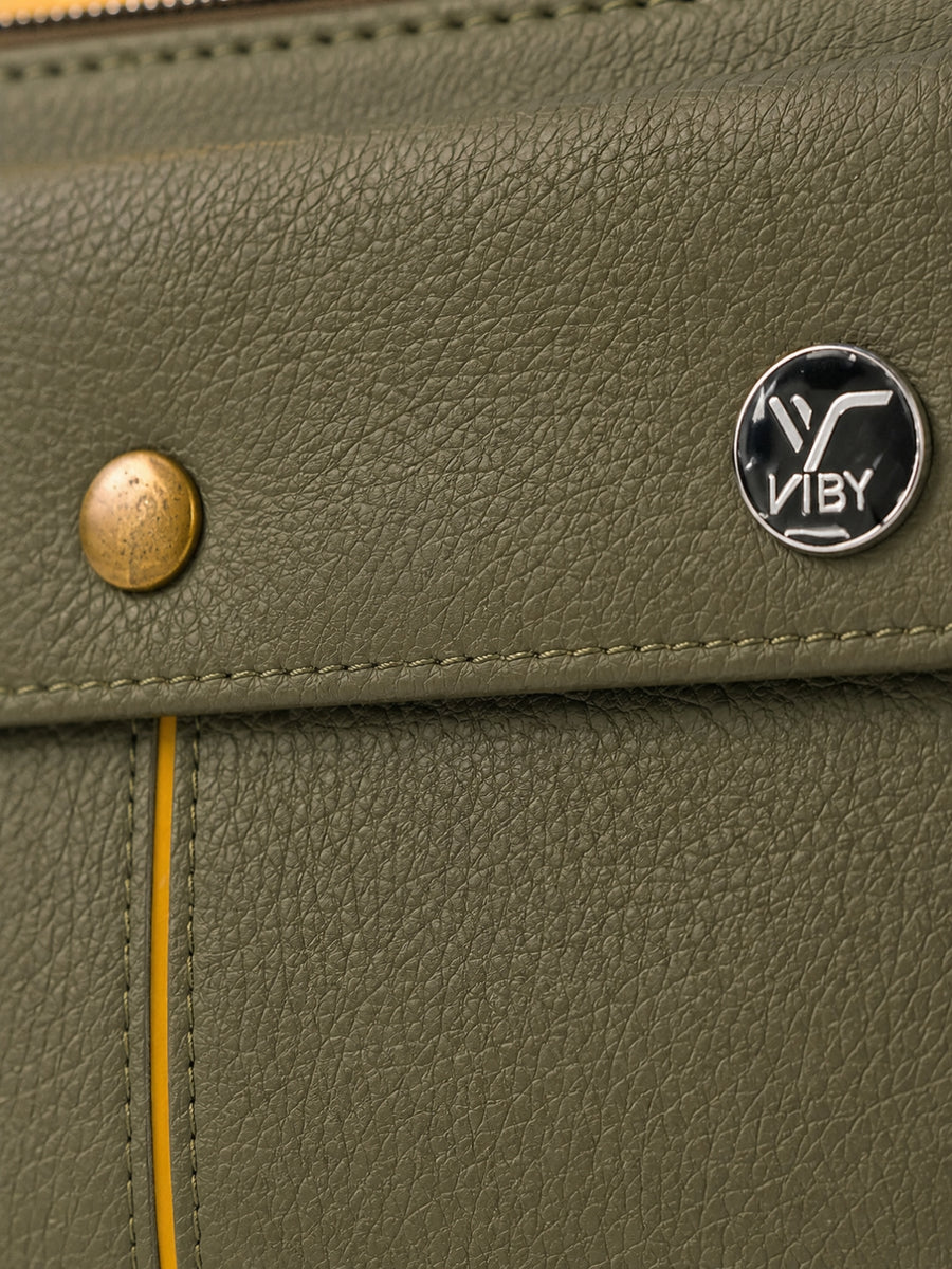  Slim Textured Clutch green