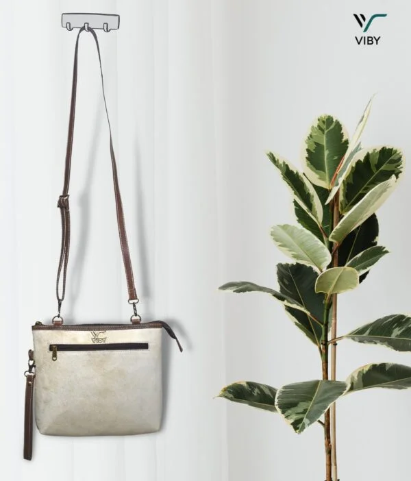 Top handle detail of Haironn leather ladies purse for easy carrying.